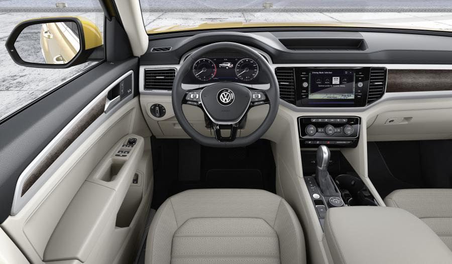 Торпедо Volkswagen Atlas V6 2017 года  (фото 31 из 46)